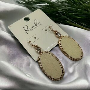 Dangle Earrings Beige And Gold Tone